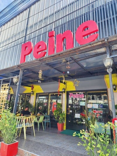 Peine Cafe & Bistro