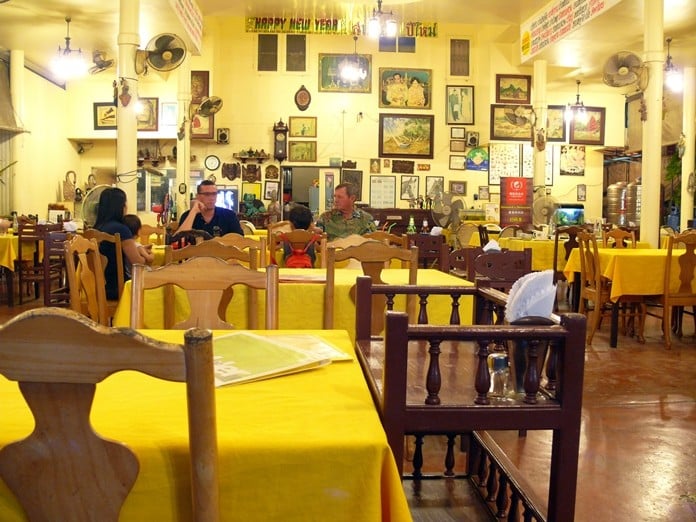 SomSak Cafe