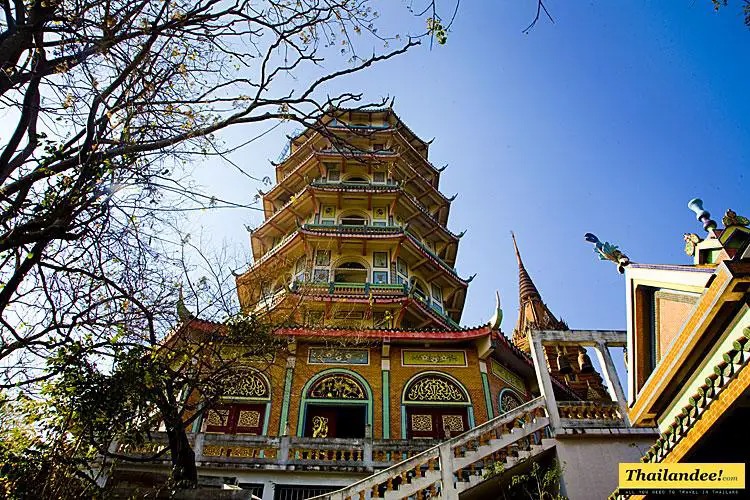 Wat Tham Khao Noi