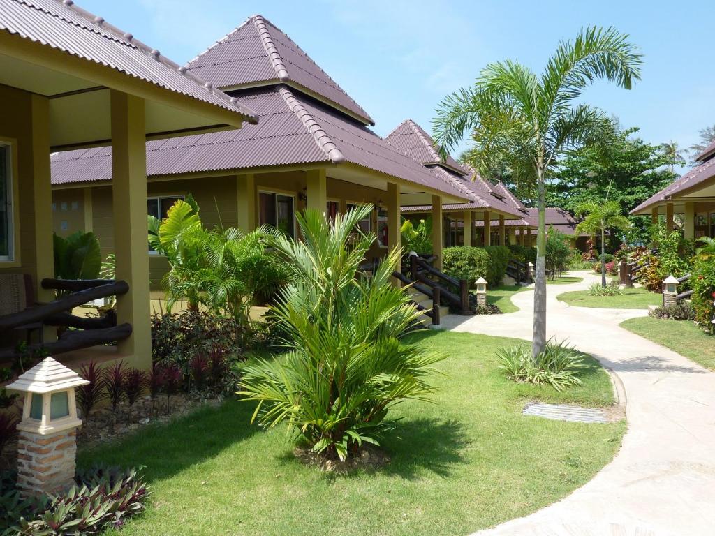 Lanta Castaway Beach Resort