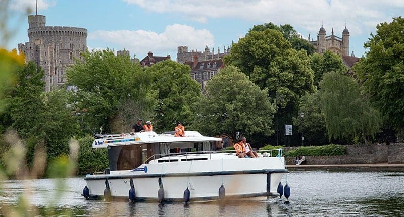 Unternehmen Sie eine Bootstour